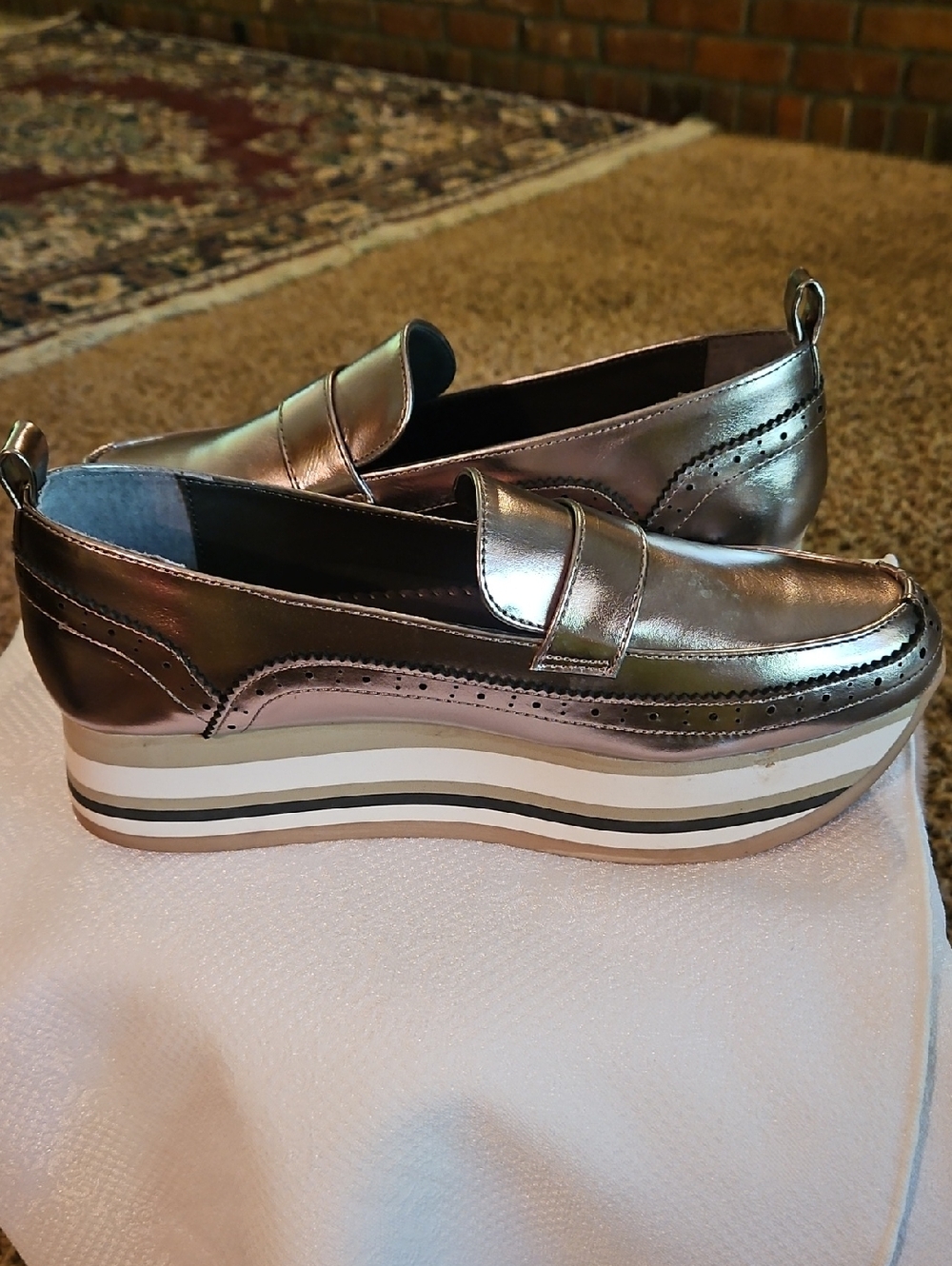 Crown & Ivy Metallic Platform Loafers in Shimmering Silver Sz 8.5 NWOT - Picture 3 of 7